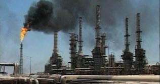 Oil refineries production plunged by 8 percent  